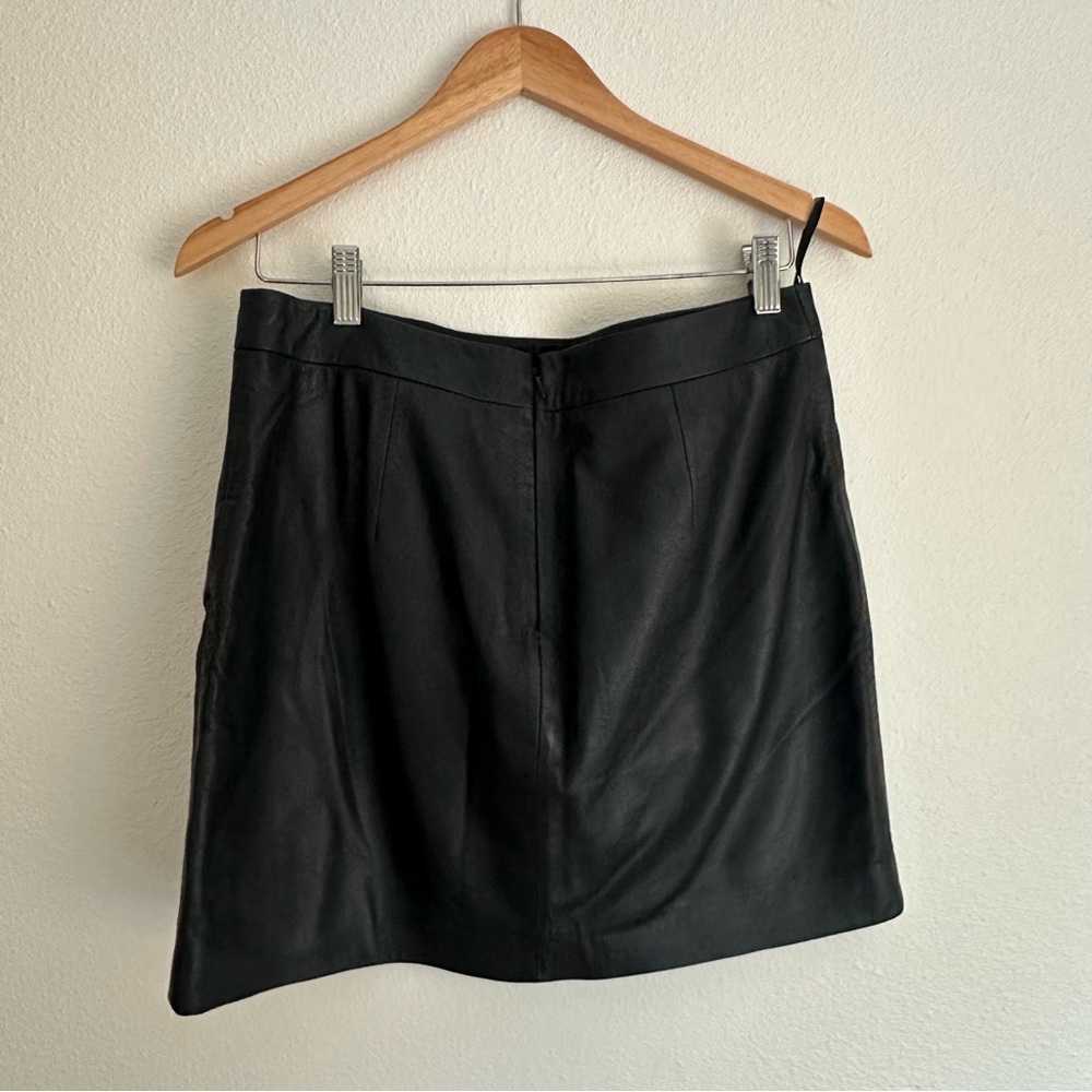 Banana Republic Genuine Lamb Leather mini tulip skirt, size 8 - Picture 2 of 5